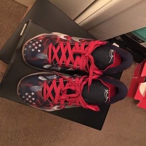 Kobe 10 Independence Day